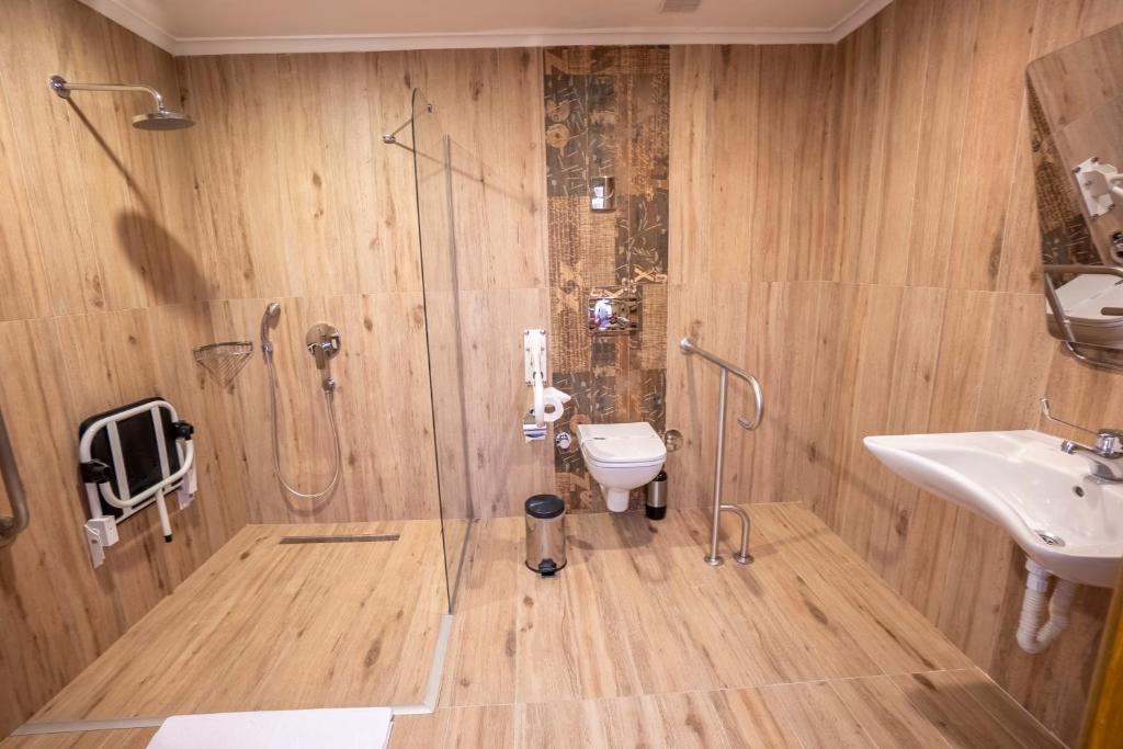 Azka Hotel photo 2