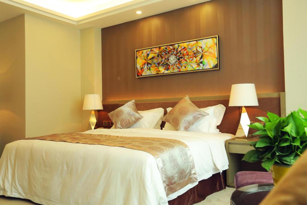 Shenzhen Baoan PLUS Gems Cube Hotel photo 3
