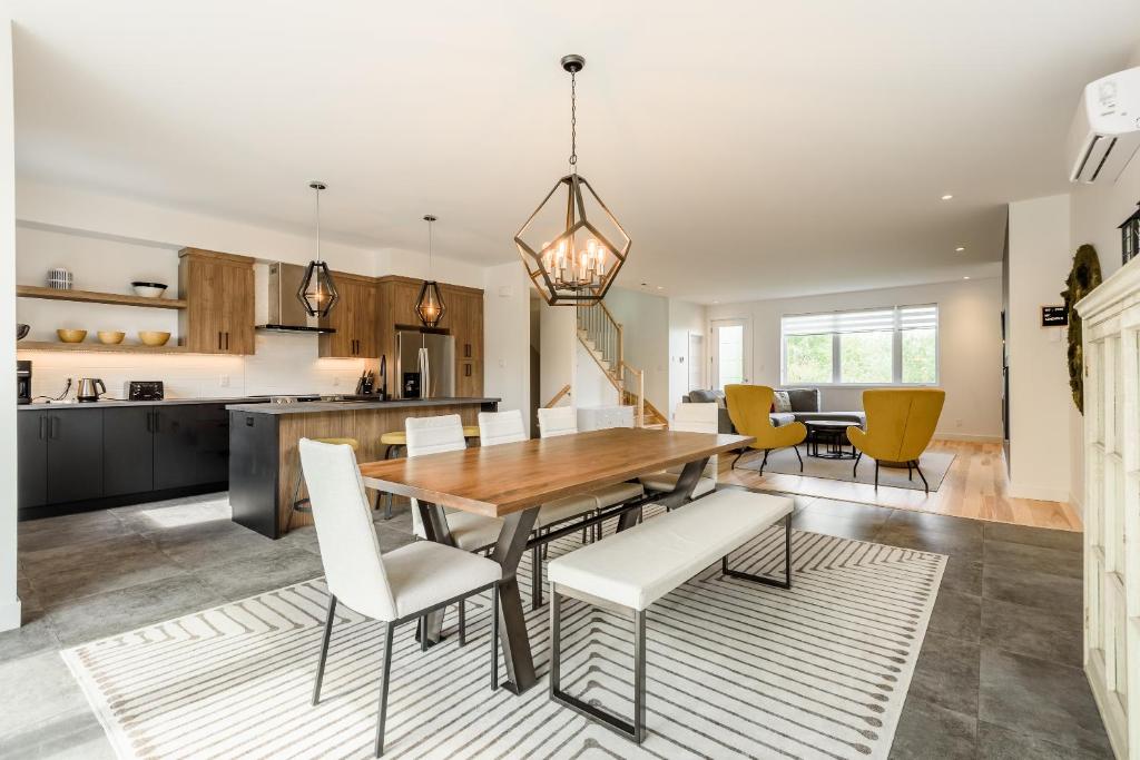 Le Memph Aigle spacious comfortable condo cottage eco friendly 3 bedrooms - hot tub & pool Memphrémagog Lake