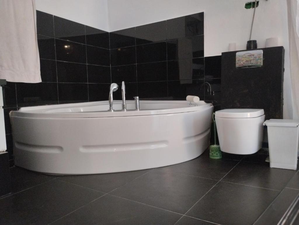 Hostal Valencia - private room with bathroom photo 2