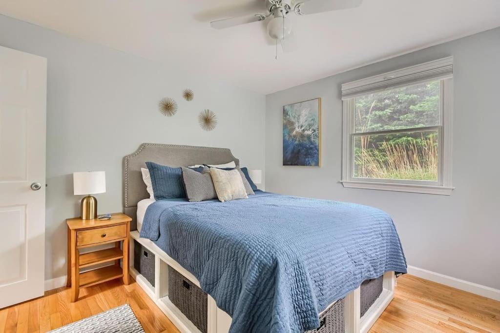 Four Season Modern Cape Cod Cottage (with heat) photo 1