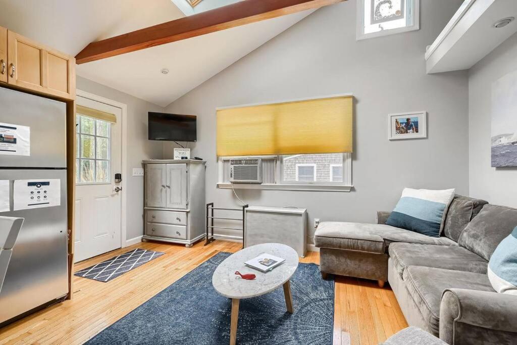 Four Season Modern Cape Cod Cottage (with heat) photo 3