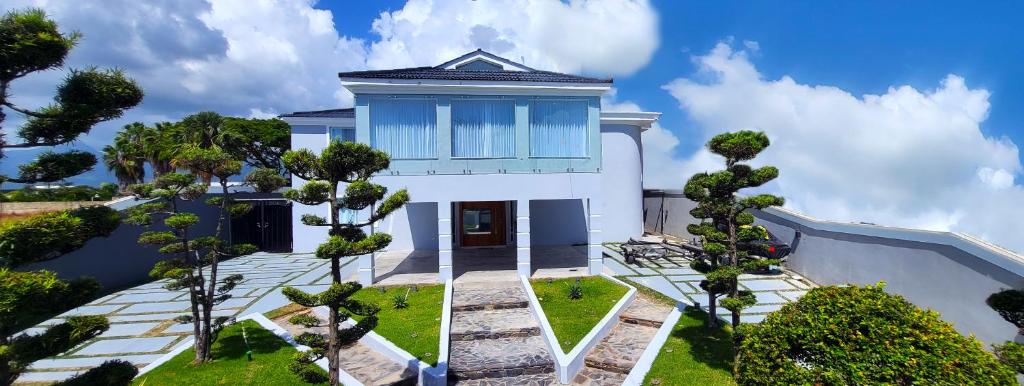 Luxury Smart Mansion 7br Heated Pool11000 sq ft Home