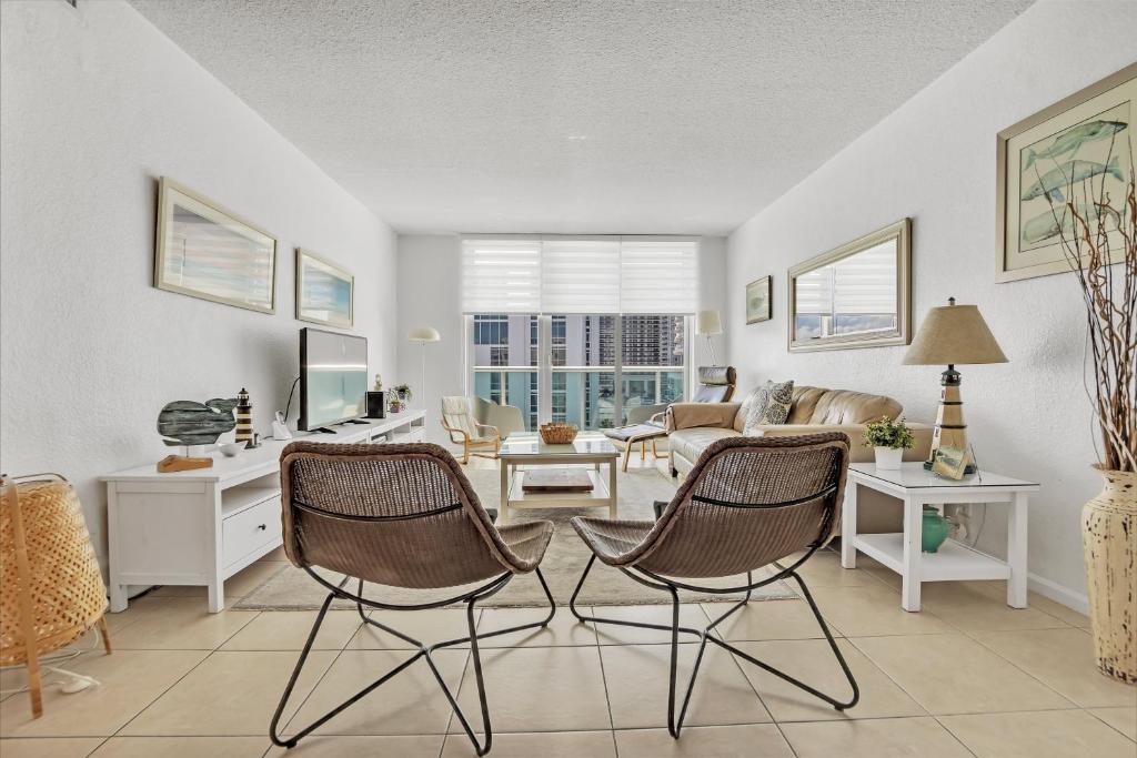 THE TIDES 2bedrooms apt 14th floor WE ARE ON THE BEACH! photo 1