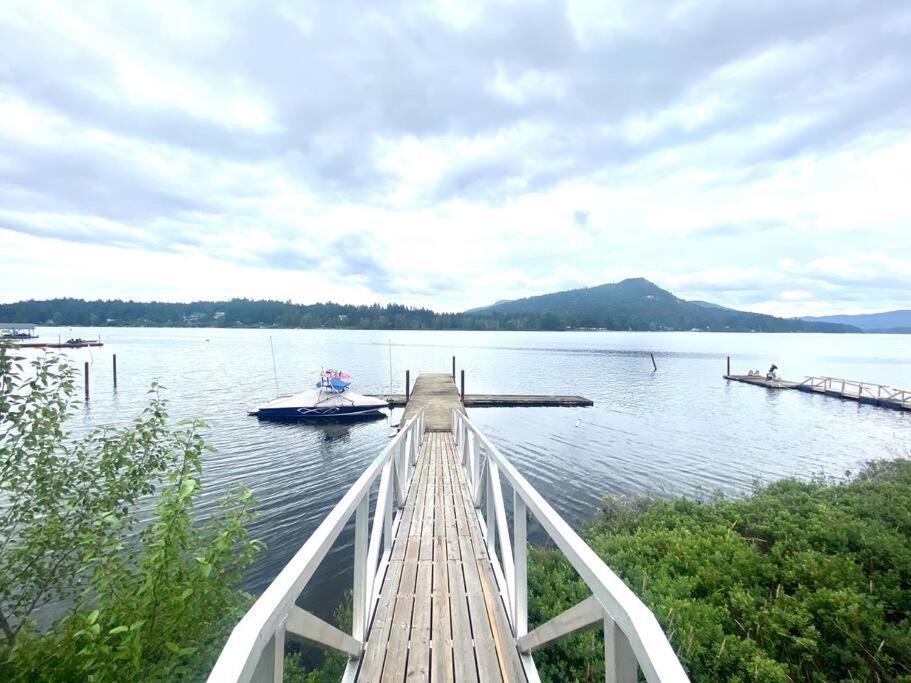Gorgeous 3 bedroom lake house Suite!