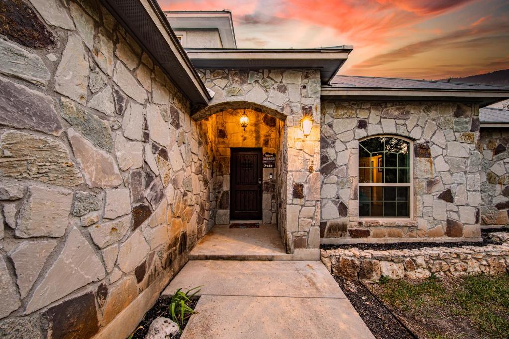 Tranquil Getaway in the Heart of Canyon Lake photo 4