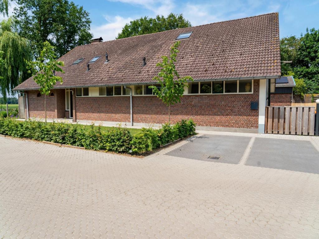 Farmhouse in the Achterhoek with hot tub and beach volleyball