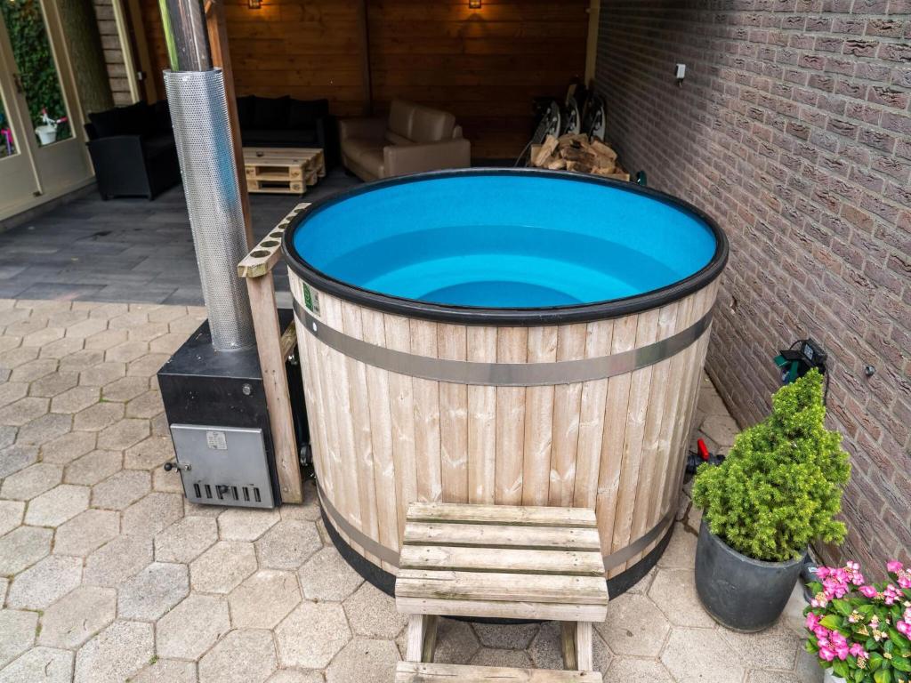 Farmhouse in the Achterhoek with hot tub and beach volleyball photo 4