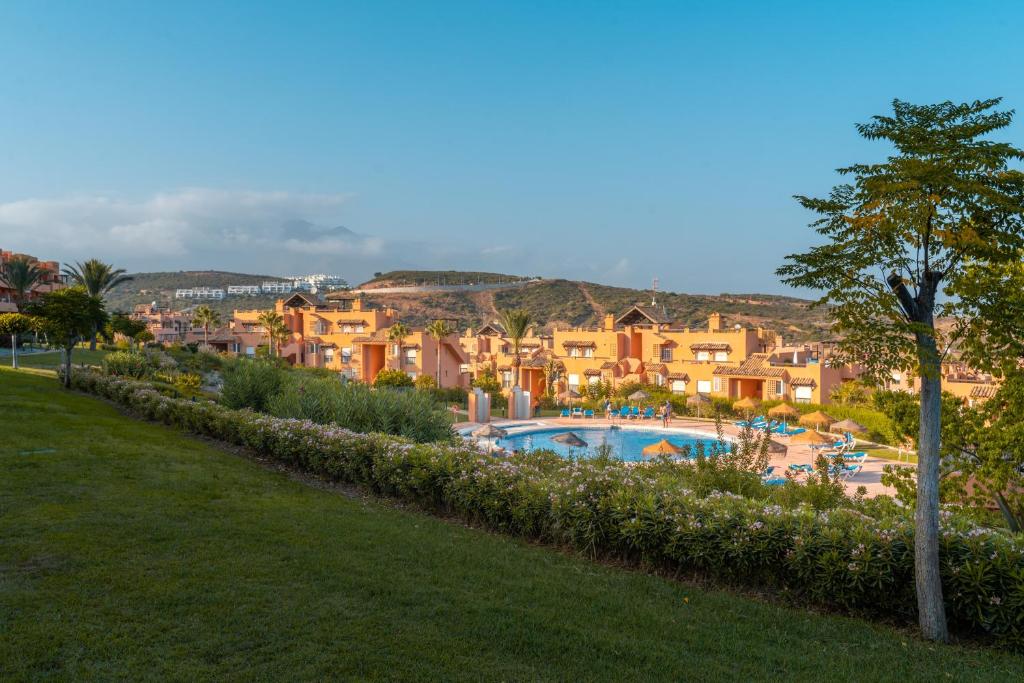 Beautiful 2-Bed Apartment in Casares Costa photo 3