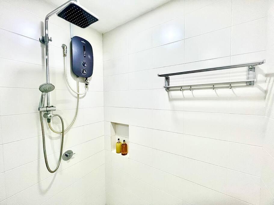 E 1-5Pax Cozy home 4 Bed Wifi TV Trefoil @Setia City Setia Alam SCCC photo 1