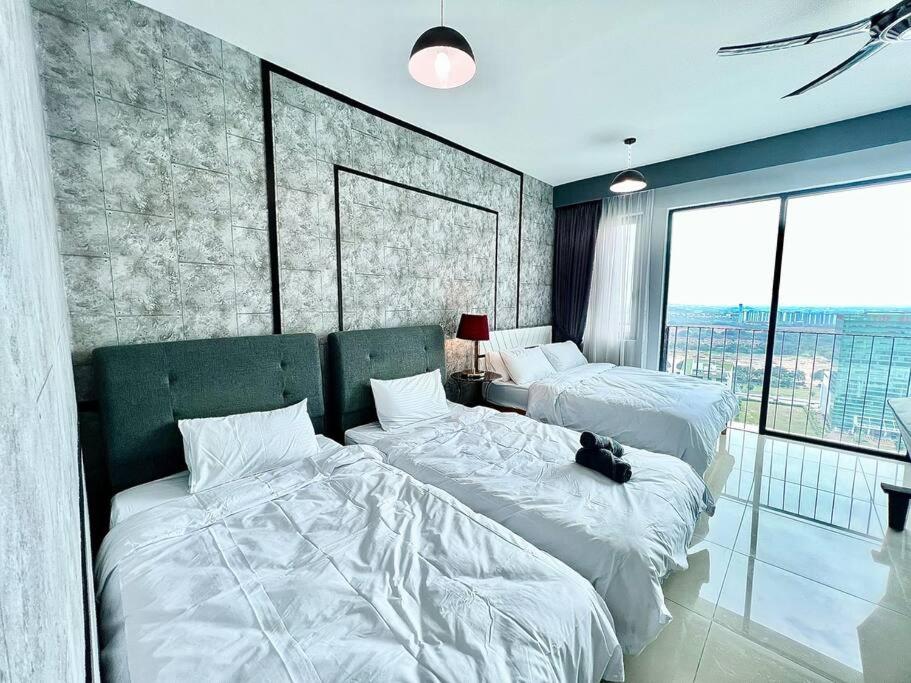 E 1-5Pax Cozy home 4 Bed Wifi TV Trefoil @Setia City Setia Alam SCCC photo 4