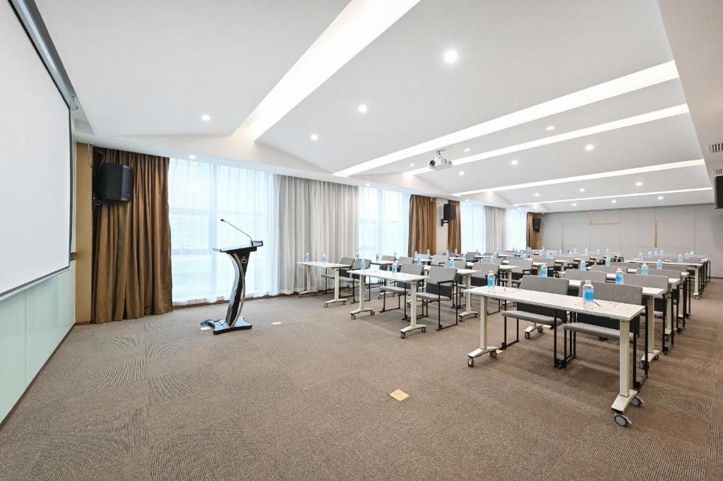 Atour Hotel Luliang Central Park photo 2