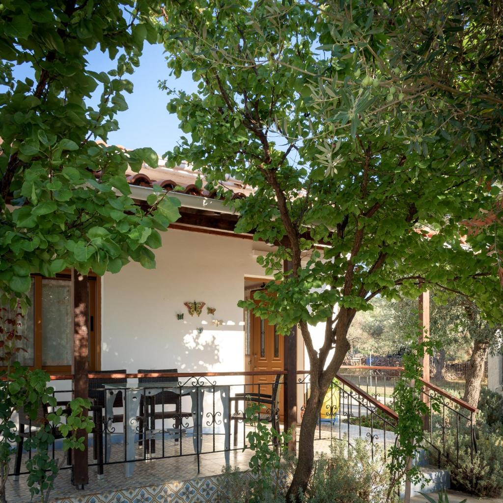 Eleni's Cottage, for Natural Living, By ThinkVilla photo 3