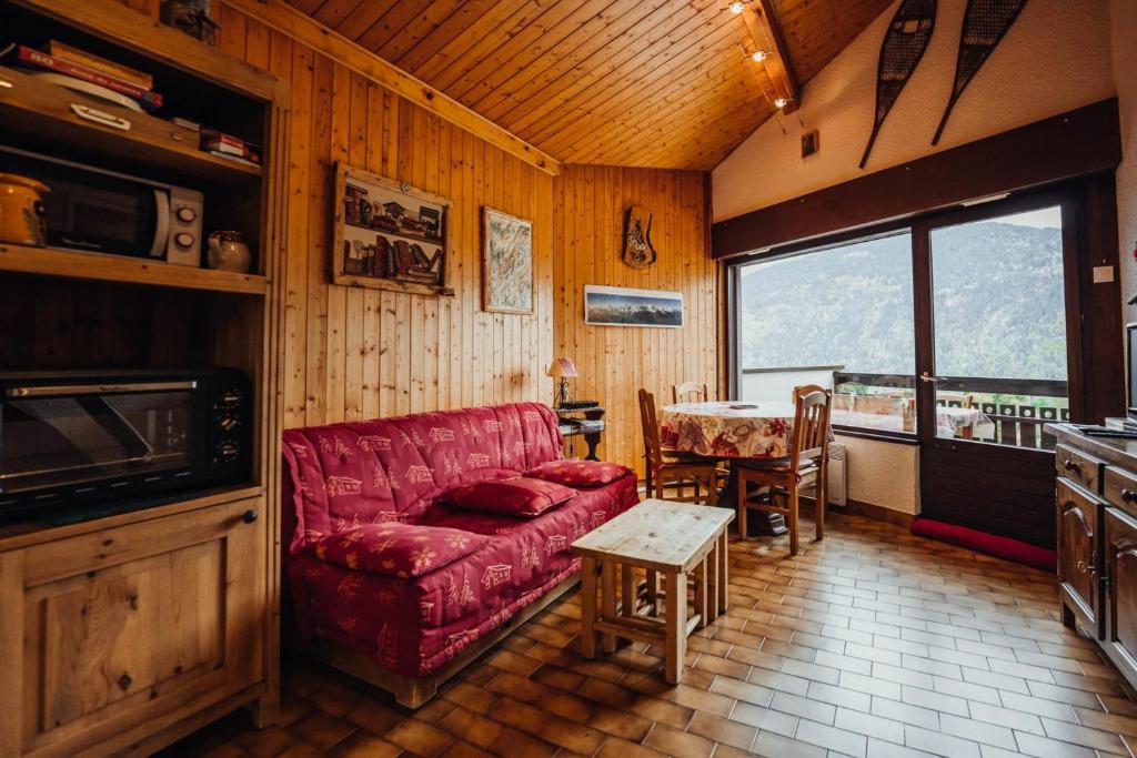 Mezzanine studio with balcony ski-in ski-out chairlift 5 mins walk photo 3