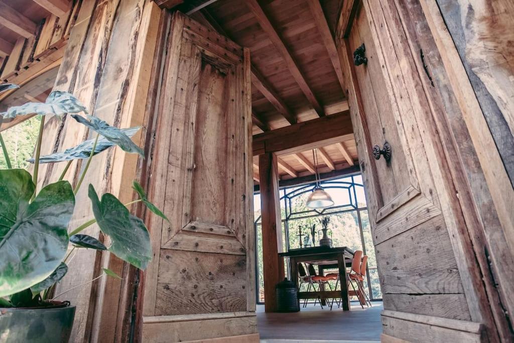 Private Estate with 3 Lake Houses, Sauna & Hot-tub photo 4