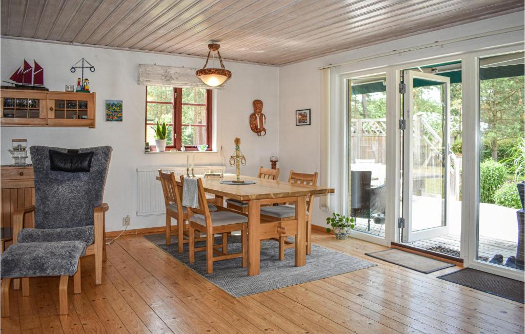Nice Home In Yngsj With Wifi And 3 Bedrooms photo 4