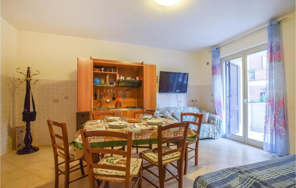 Amazing Apartment In Fiumefreddo Di Sicilia With 2 Bedrooms And Wifi photo 2