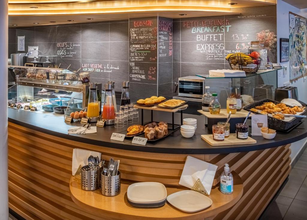 F&B