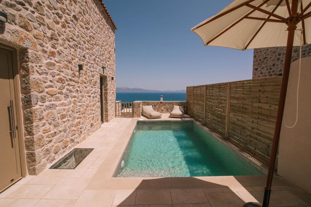 Mani Luxury Suites and Studios in Gytheio with Private Pools photo 3
