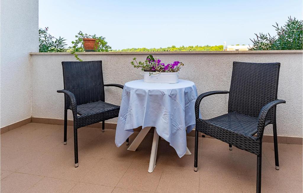 Amazing Apartment In Vrsar With 2 Bedrooms And Wifi photo 2