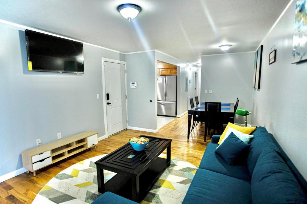 Urban Oasis Spacious 3BR 2BA Patio Oasis Near NYC EWR American Dream Mall image