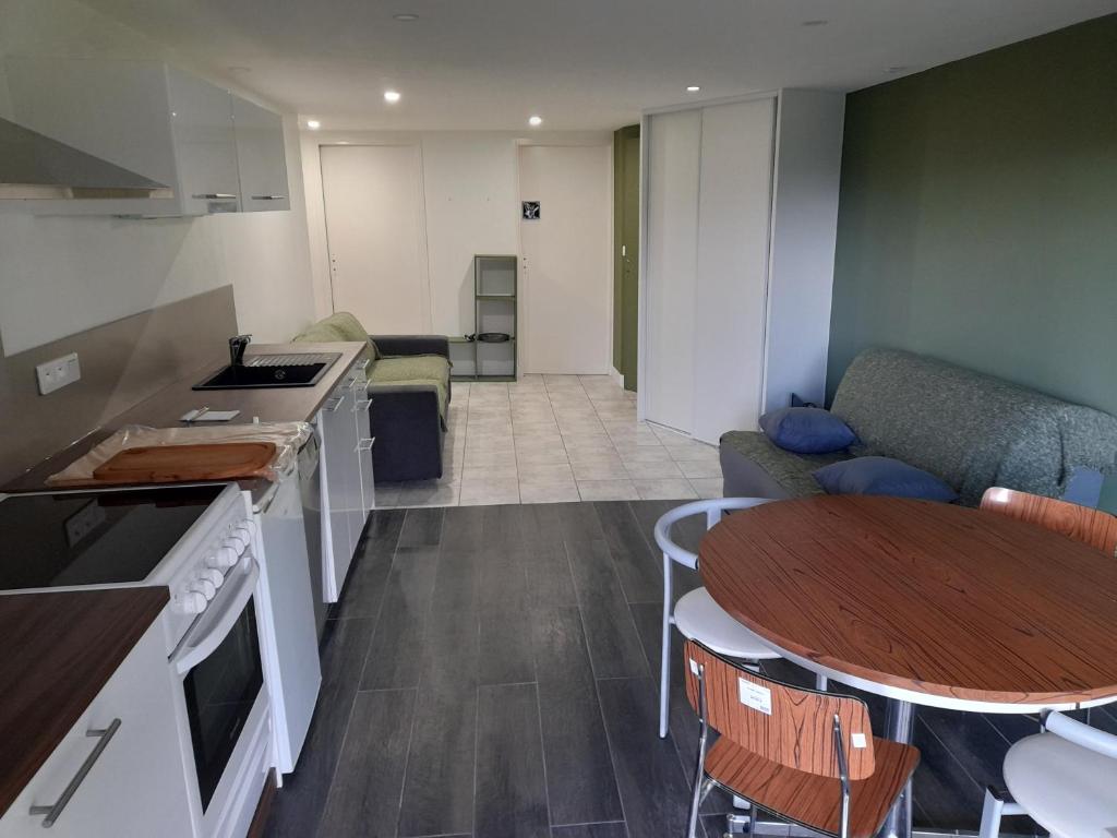 A 5 mns du Puy de Dôme avec Vue imprenable Studio rez de jardin 24m2 neuf à Laschamps photo 2