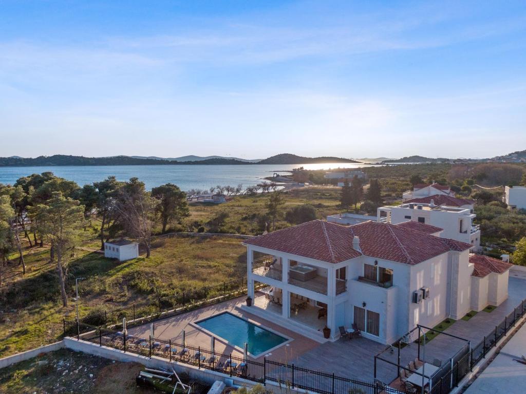Villa Carolus-Luxurious Dalmatia Villa photo 3