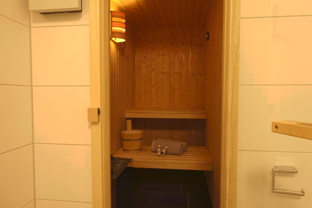 Familienhaus an der Nordsee - Sauna - Kamin - Südterrasse direkt über dem Wasser photo 2