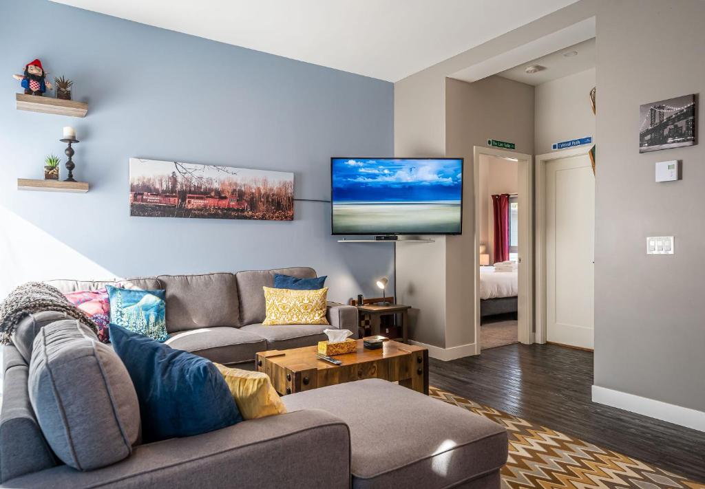 Pillow Top Condo by Revelstoke Vacations photo 3