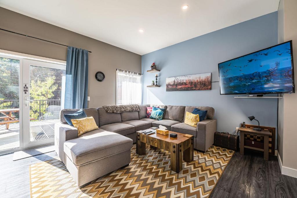 Pillow Top Condo by Revelstoke Vacations photo 1