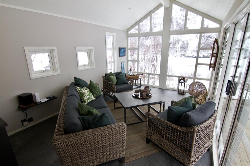 Kjosen Lodge, Lyngen. photo 4
