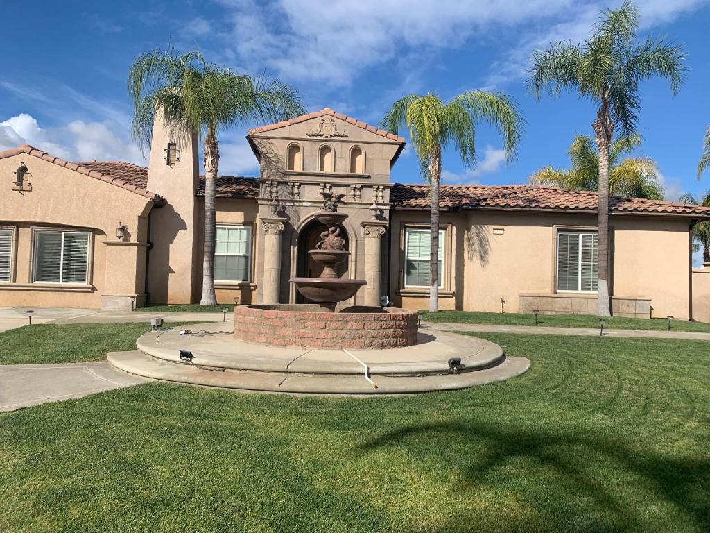 LuxHome Rooms in Mansion image