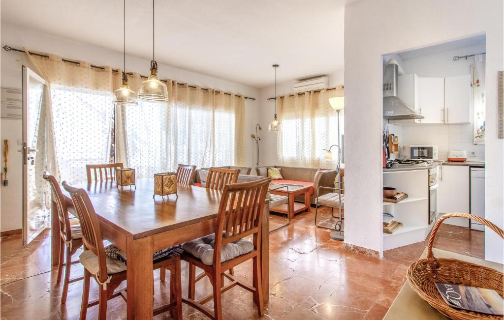 Awesome Home In Campello With Wifi, 4 Bedrooms And Outdoor Swimming Pool photo 2