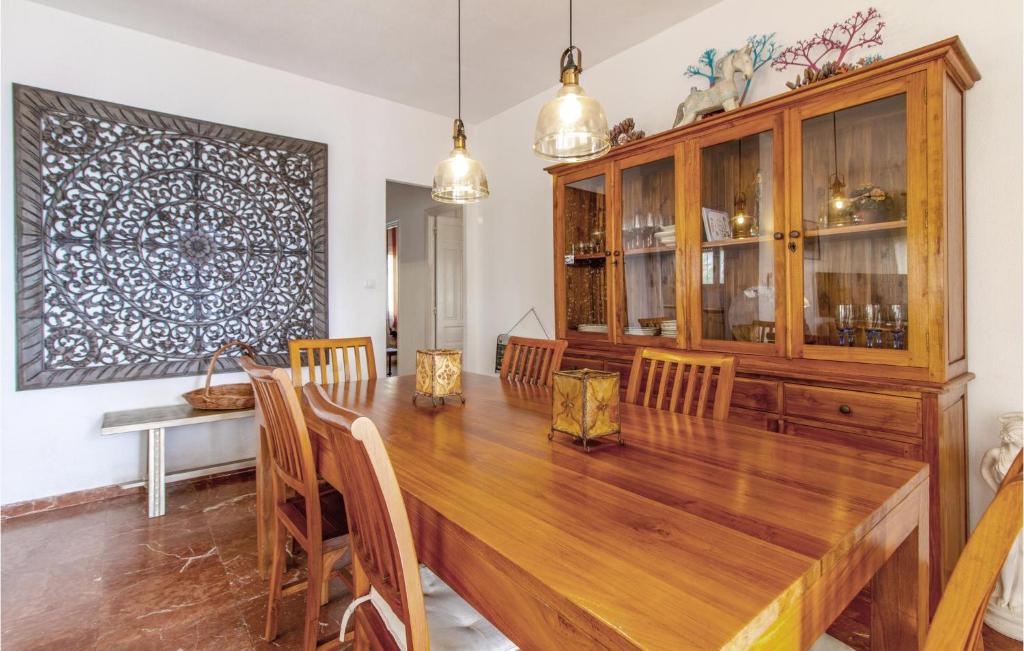 Awesome Home In Campello With Wifi, 4 Bedrooms And Outdoor Swimming Pool photo 3
