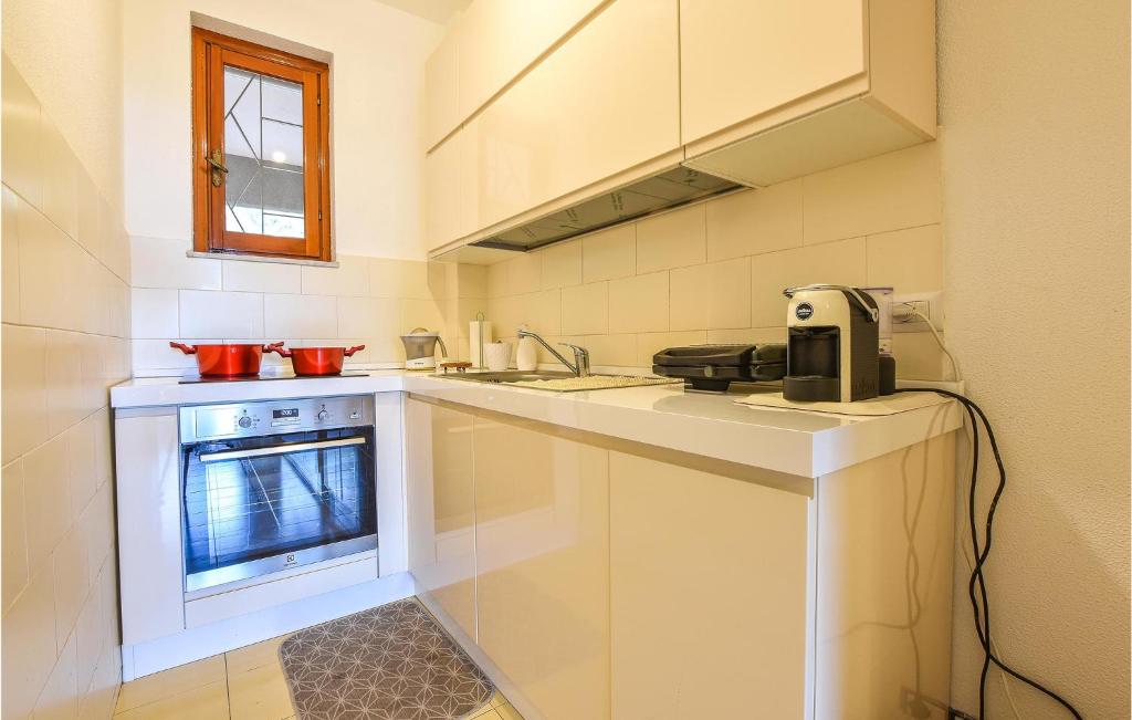 Stunning Apartment In Letojanni With Wifi And 2 Bedrooms photo 3