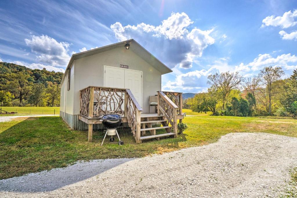 Dog-Friendly Huntsville Cabin, Near Trails!