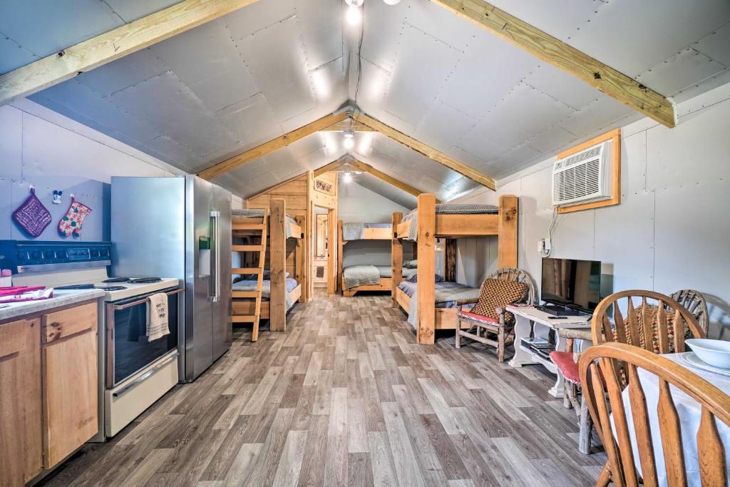 Dog-Friendly Huntsville Cabin, Near Trails! photo 2