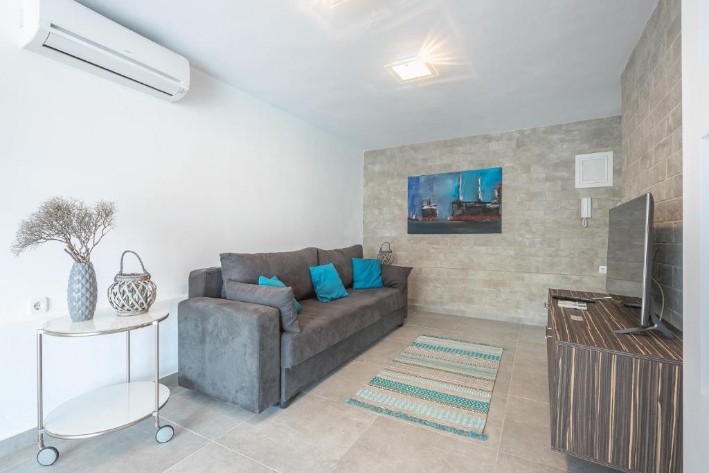 Panorama Residence 2min drive from the Beach photo 2