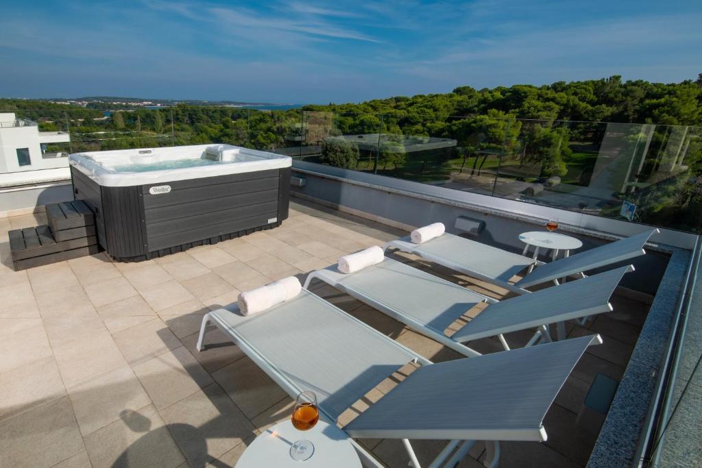 Aparthotel Punta Blu - POOL & SPA photo 2
