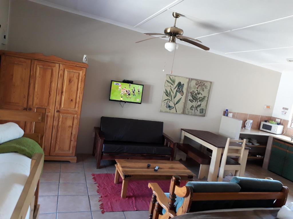 Tourist Lodge Gansbaai photo 3