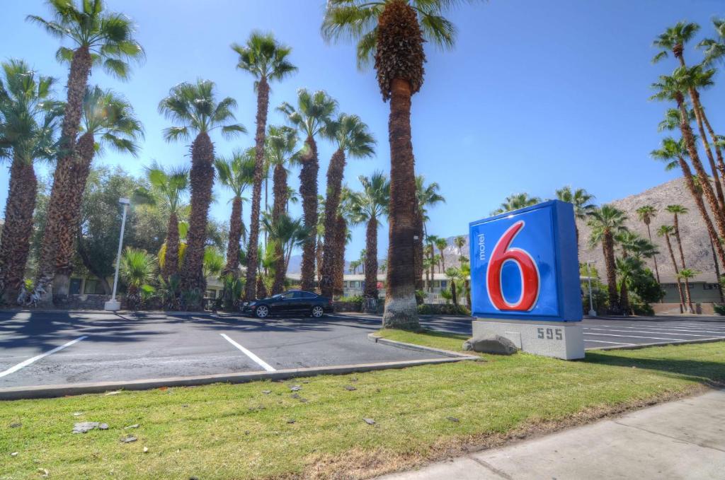Motel 6-Palm Springs, CA - East - Palm Canyon photo 2