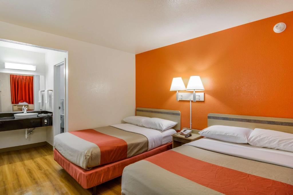 Motel 6 Schiller Park, IL - Chicago O'Hare Room Type - Quadruple Room - Non-Smoking