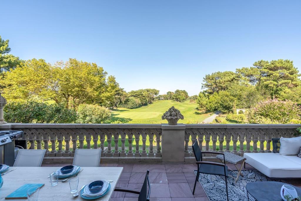 Splendide Appartement de charme avec vue sur le Golf, proche plage et terrasse photo 1