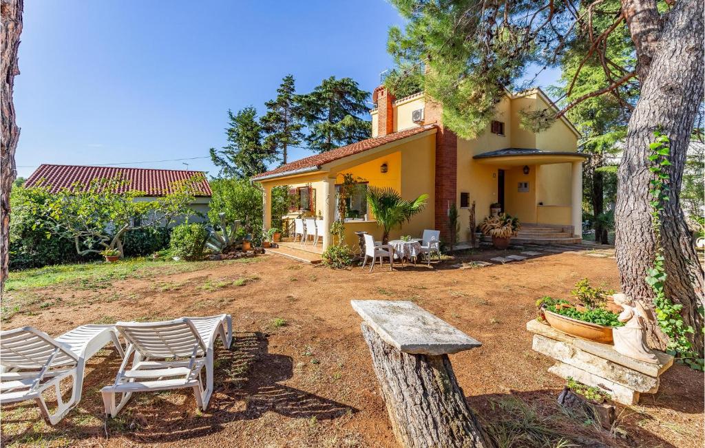 Amazing Home In Pomer With Wifi And 3 Bedrooms