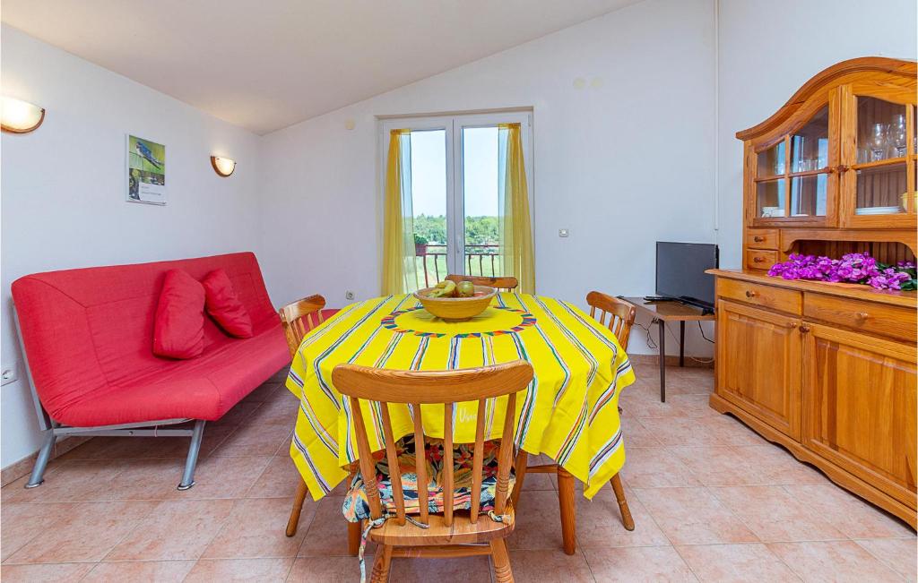 Beautiful Apartment In Vrsar With 2 Bedrooms And Wifi photo 2