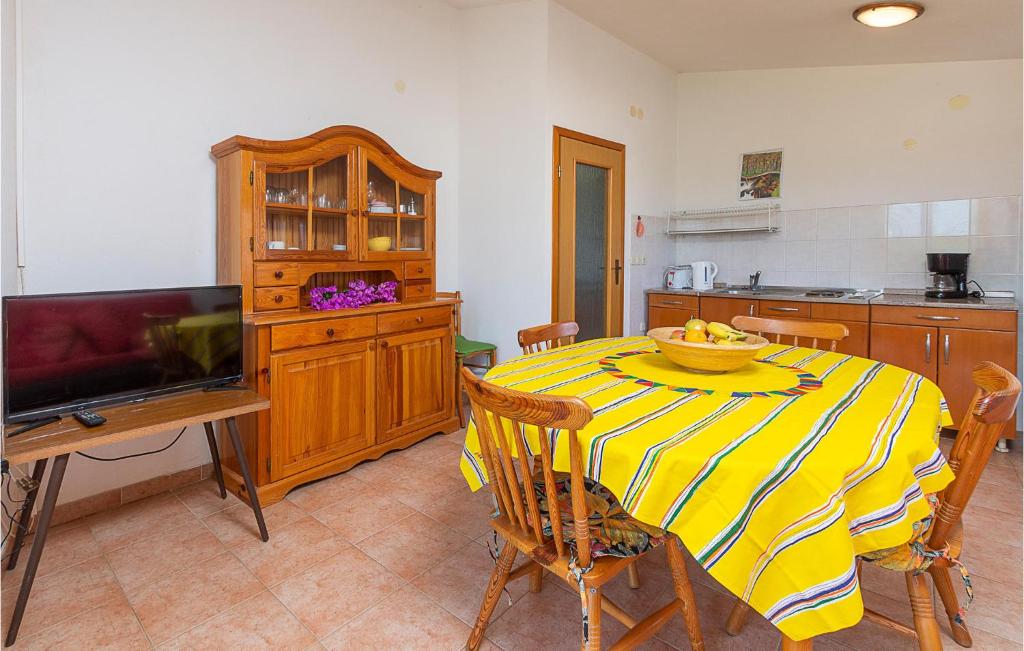 Beautiful Apartment In Vrsar With 2 Bedrooms And Wifi photo 3