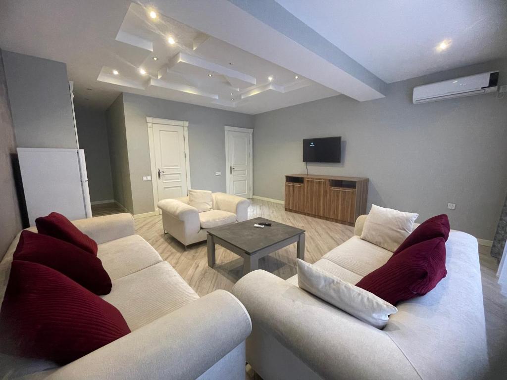 Luxe Azure Apartment photo 4