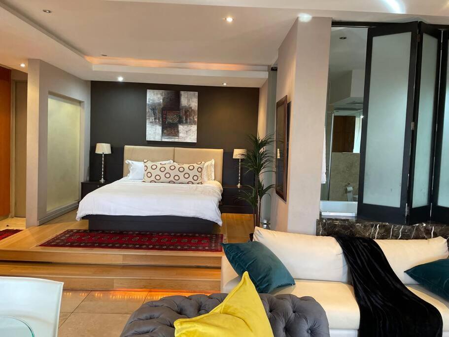 Apartment on 8th