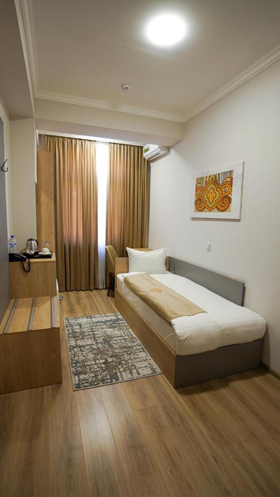 Almalyk Plaza Hotel photo 1