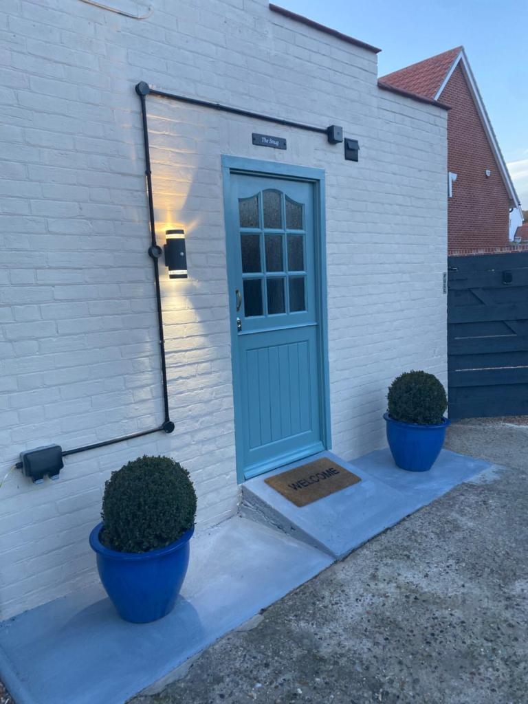 Self-contained, Framlingham Snug, Private Parking, no cooking facilities, Suffolk